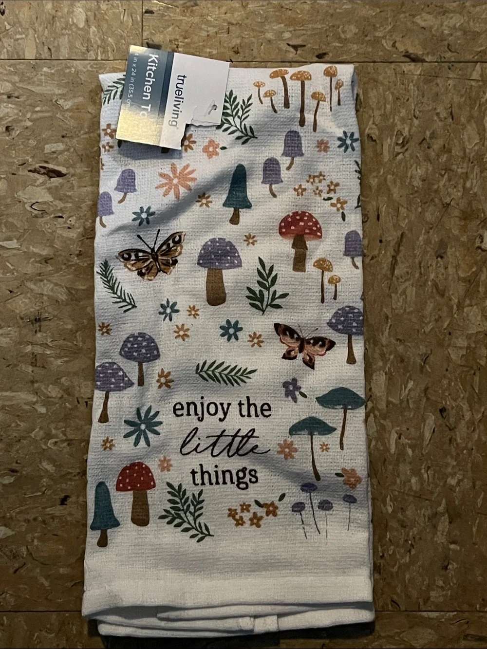 Trueliving: 2 kitchen towels and 2 pot holders